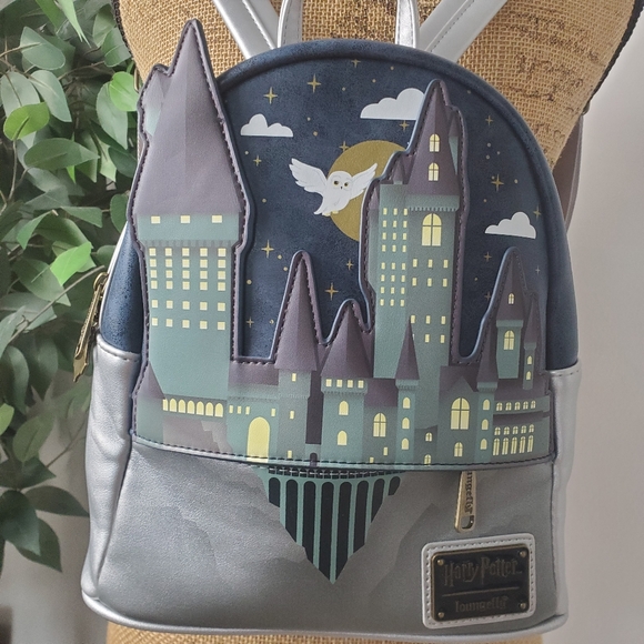 💙RARE💙 Loungefly Harry Potter Hogwarts Castle Mini Backpack Hedwig - Picture 2 of 16